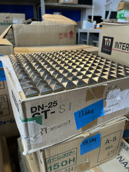 DINAONE ダイナワン タイル DN-25 ST-SI スタッズ シルバー 25×25 ネット張り モザイクタイル メタリック 銀色 内装 内壁 壁 タイル