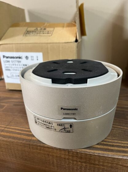 Panasonic LGW51779Y 軒下用 シーリングライト本体 LEDフラットランプφ70用 防雨型 玄関 照明 ライト ポーチライト パナソニック